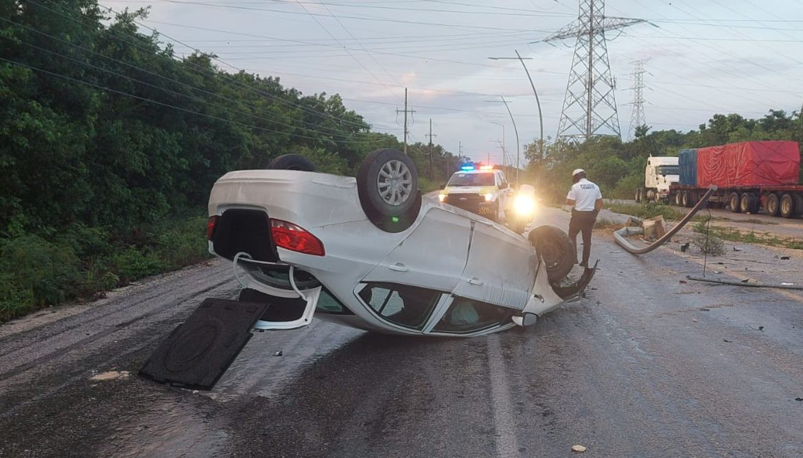 Volcadura deja personas lesionadas en Cancún