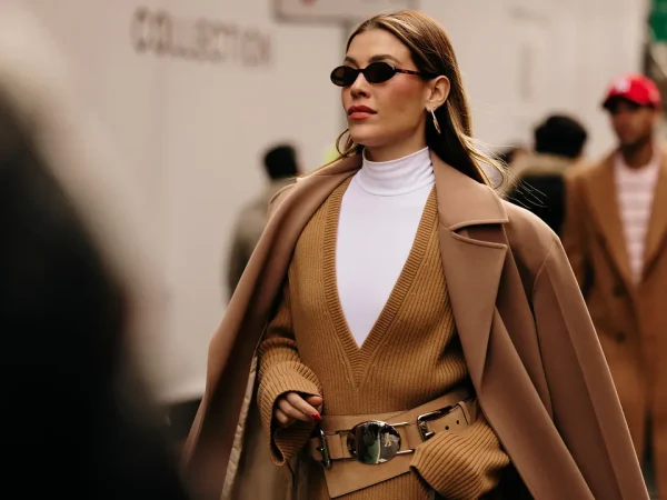 michelle salas con vestido tejido para la oficina