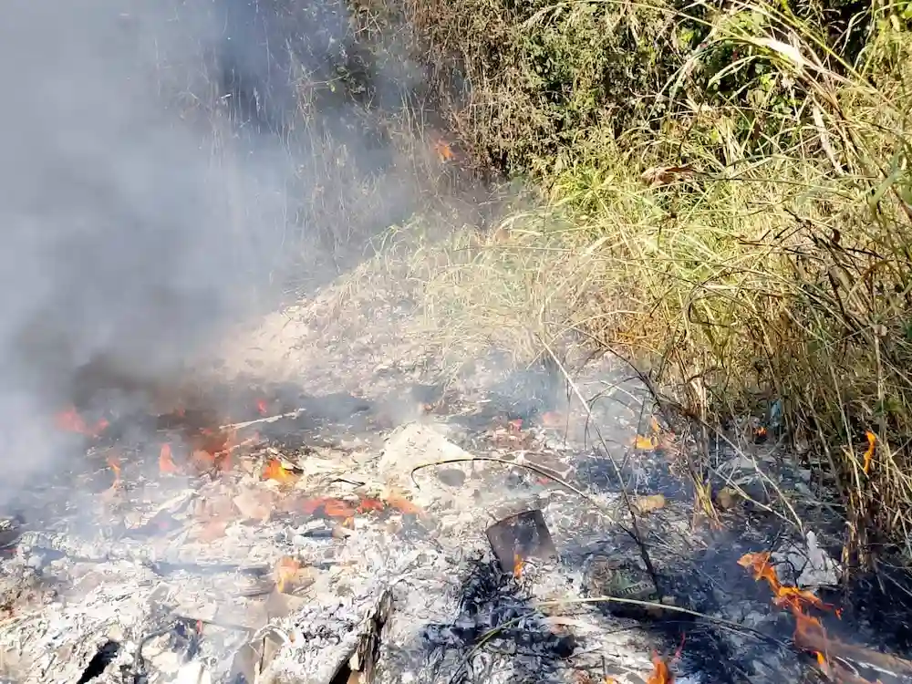 Quema de Basura Sale de Control e Incendia Maleza en la Colonia Las ...