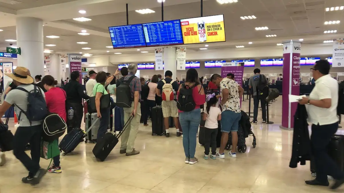 Disminuye 15% el Movimiento en el AIC con 315 Vuelos Programados - Diario CAMBIO 22 - Península Libre
