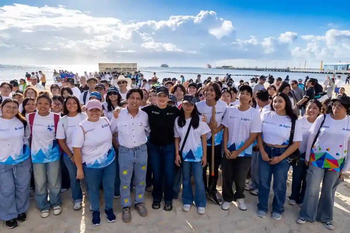 Playa del Carmen Despliega Amplia Jornada de Saneamiento Costero Encabezada por Estefanía Mercado - Diario CAMBIO 22 - Península Libre